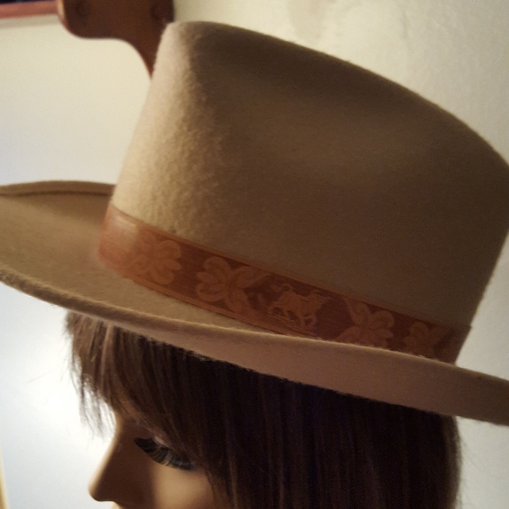 J Hats Americana Collection 20" diam medium size